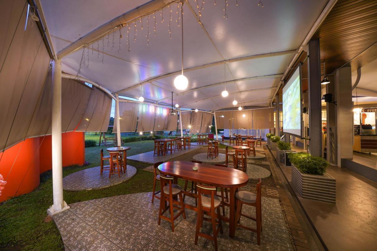 Harris Hotel Sentul City Bogor Exterior photo